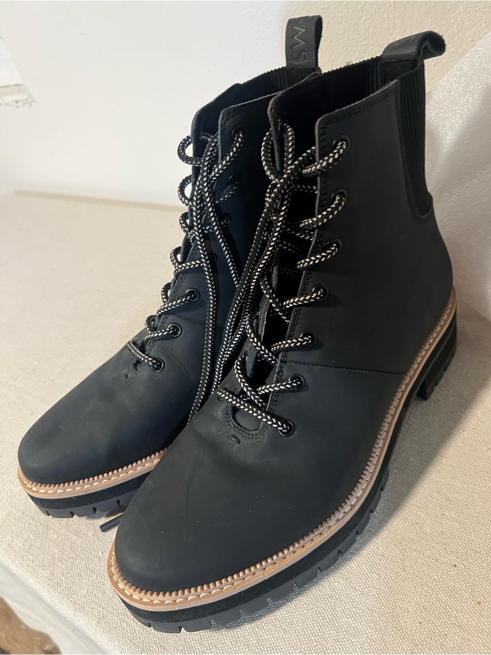 Toms Black Suede Lace-Up Ankle Boots size 9